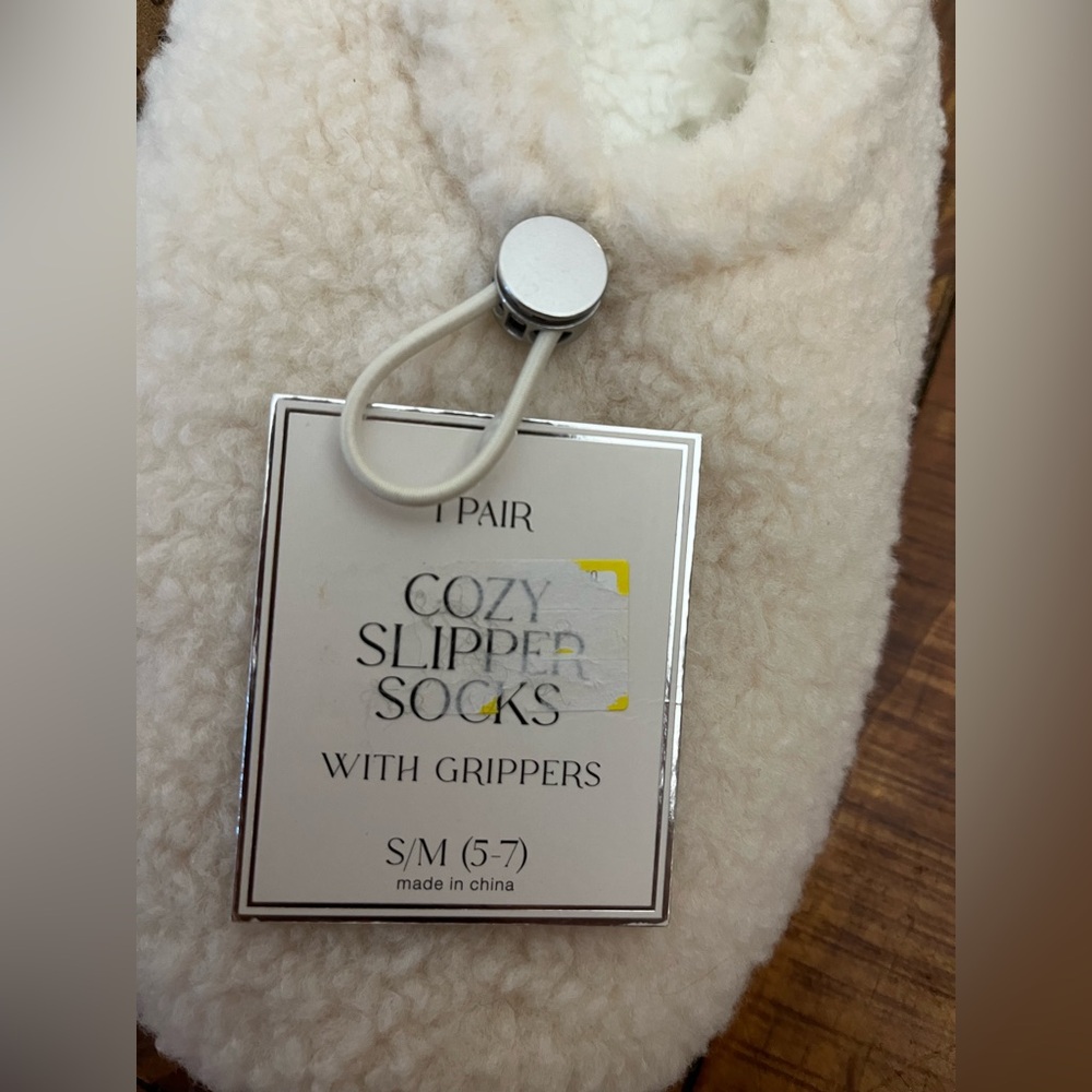 NWT Target Cozy Slipper Socks w Grip Faux Fur Shearling Off White - Picture 8 of 9